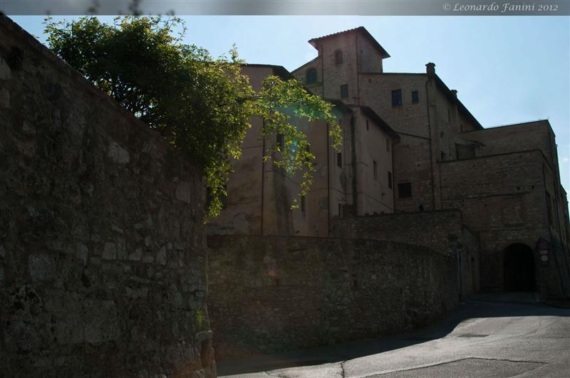  Sotto il borgo antico di Colle val d